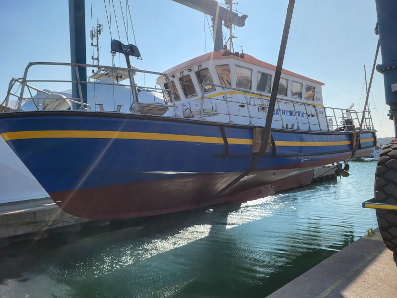 Un moteur neuf, un bateau de bathymétrie prêt à manœuvrer.
